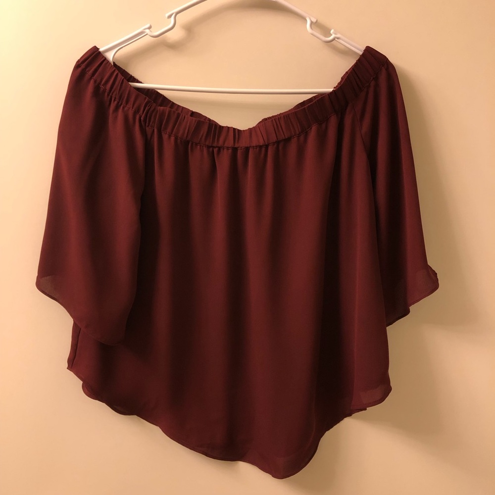 Maroon off the shoulder Flowy top!